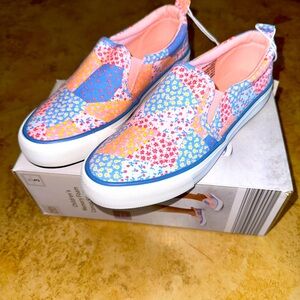 Children’s NWT girl’s memory foam canvas slip on sneakers Lily & Dan